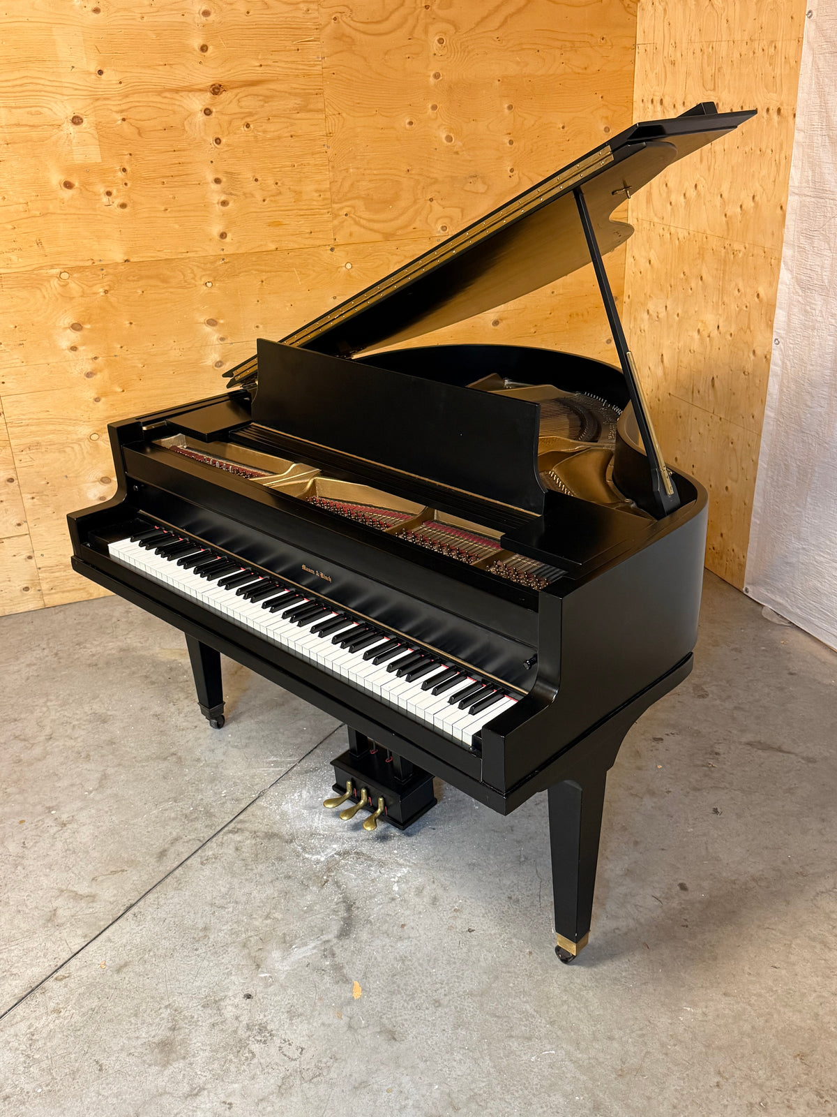 Used Mason & Risch baby grand piano in satin ebony – photo 2