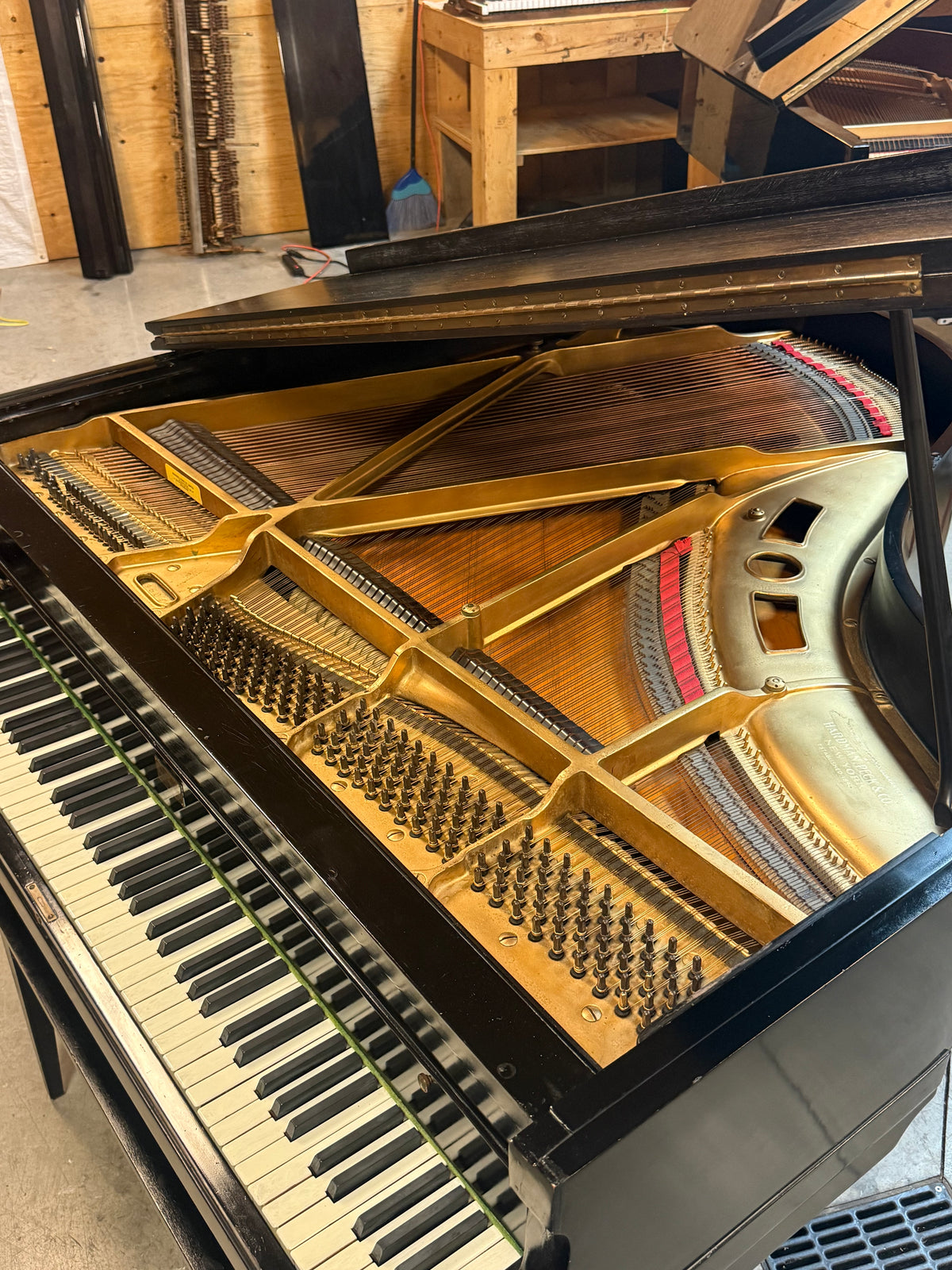 Piano à queue Hardman remis à neuf – Livraison incluse