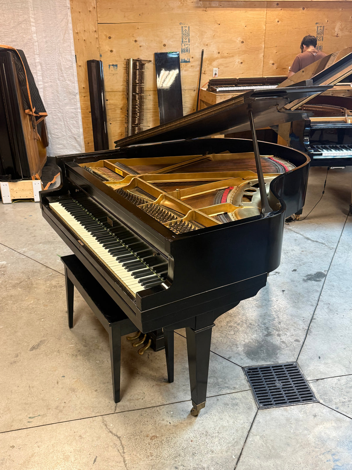 Piano à queue Hardman remis à neuf – Livraison incluse