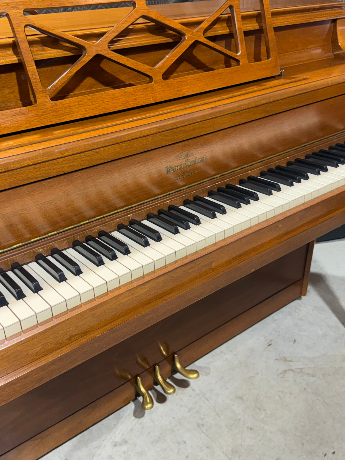 Henry Herbert Deluxe nameboard made by Mason & Risch, keyboard and brass pedals
