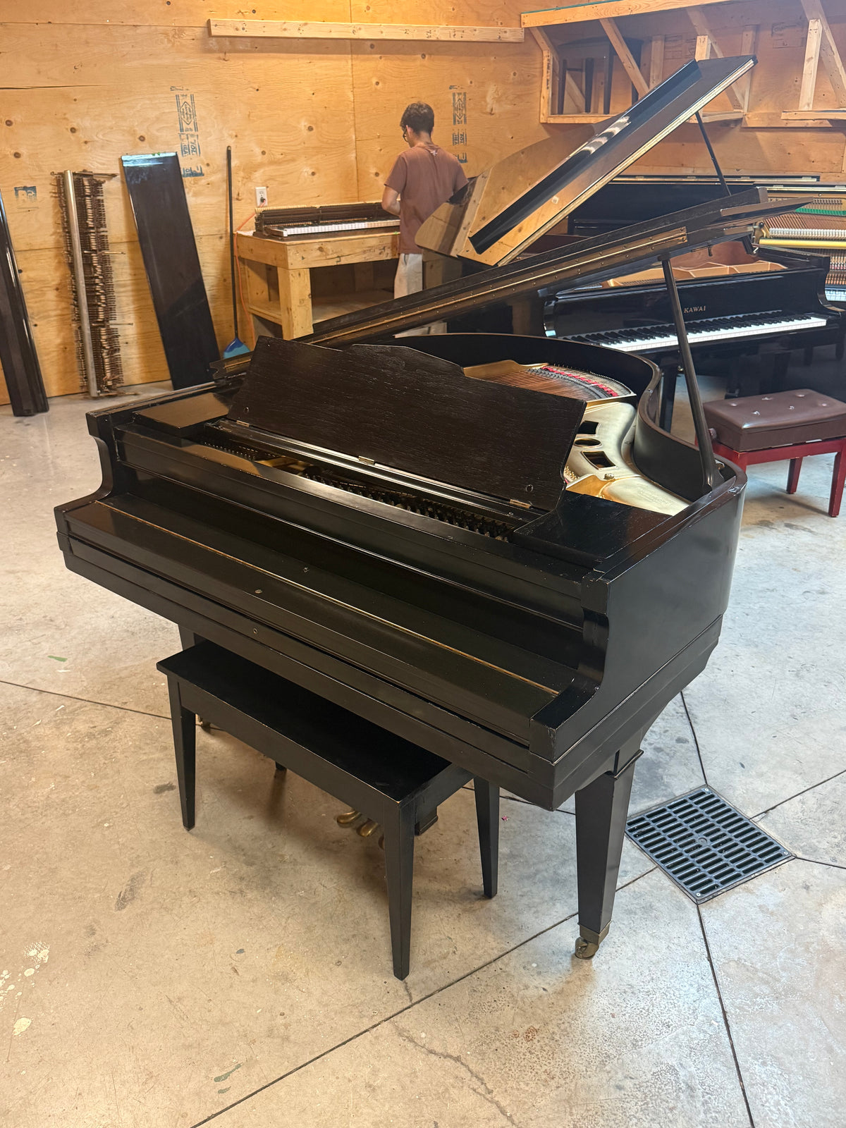 Piano à queue Hardman remis à neuf – Livraison incluse
