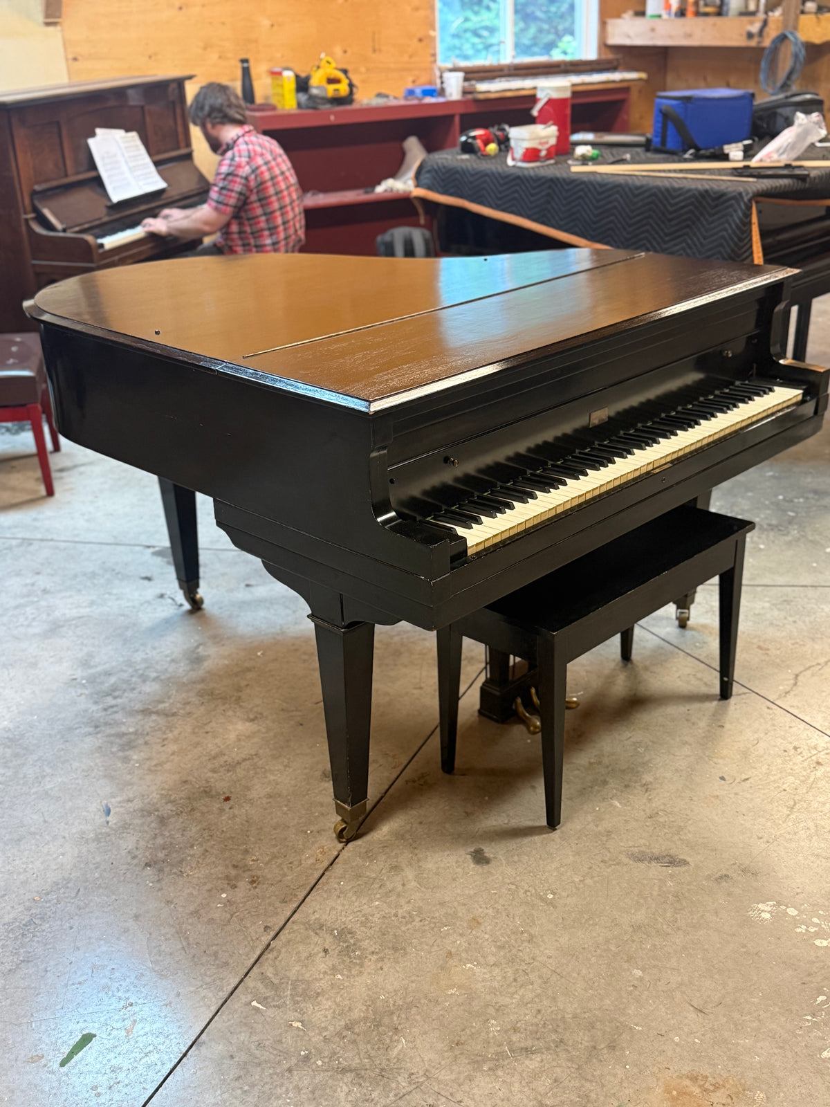 Piano à queue Hardman remis à neuf – Livraison incluse