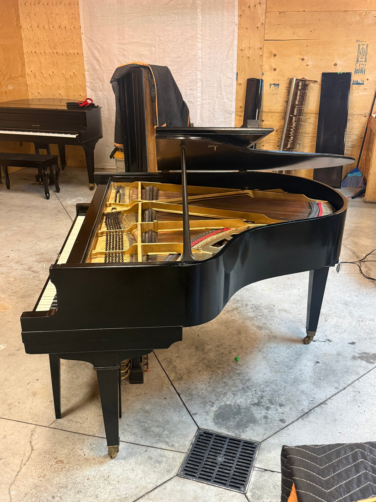 Piano à queue Hardman remis à neuf – Livraison incluse