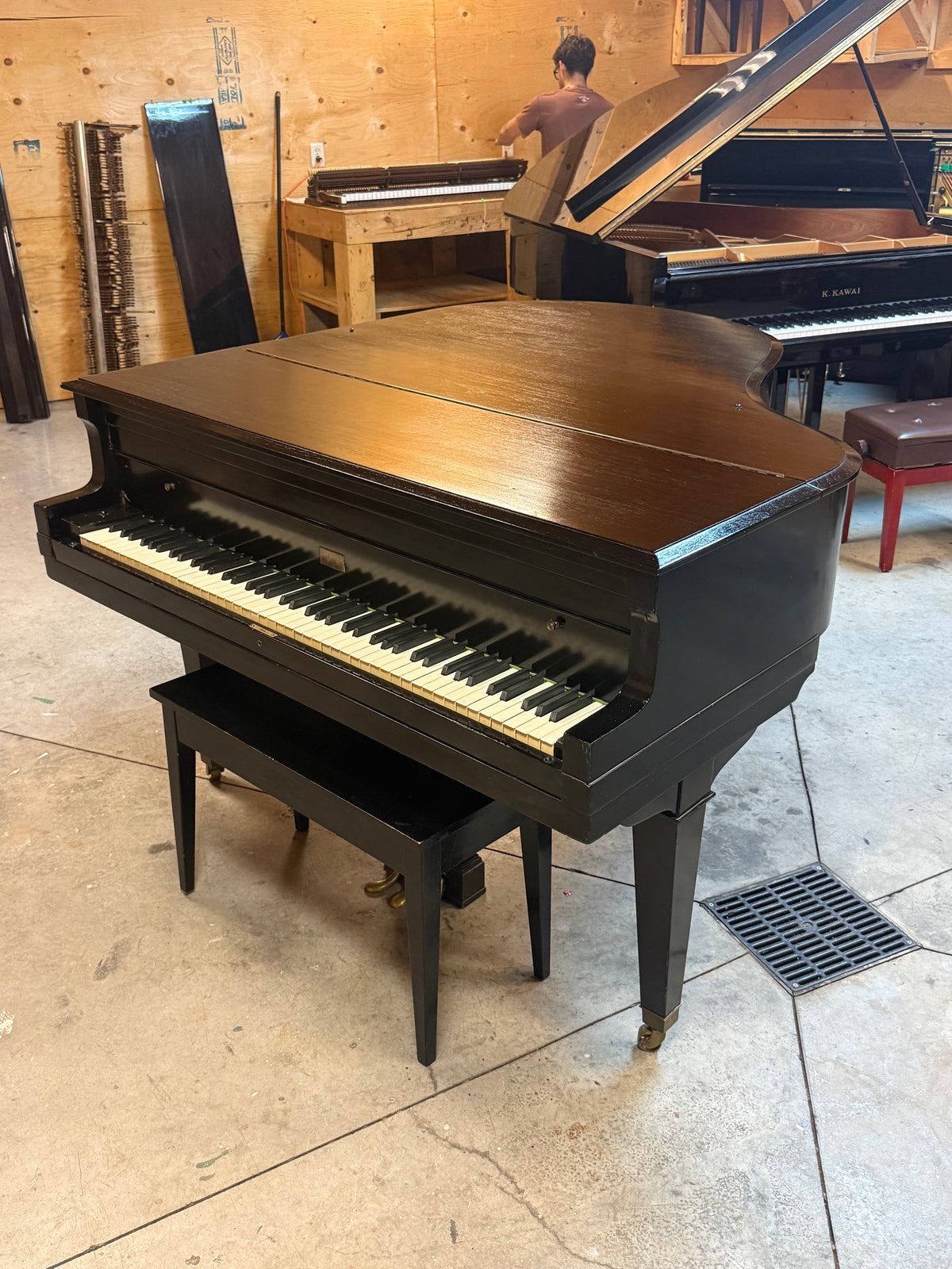 Piano à queue Hardman remis à neuf – Livraison incluse