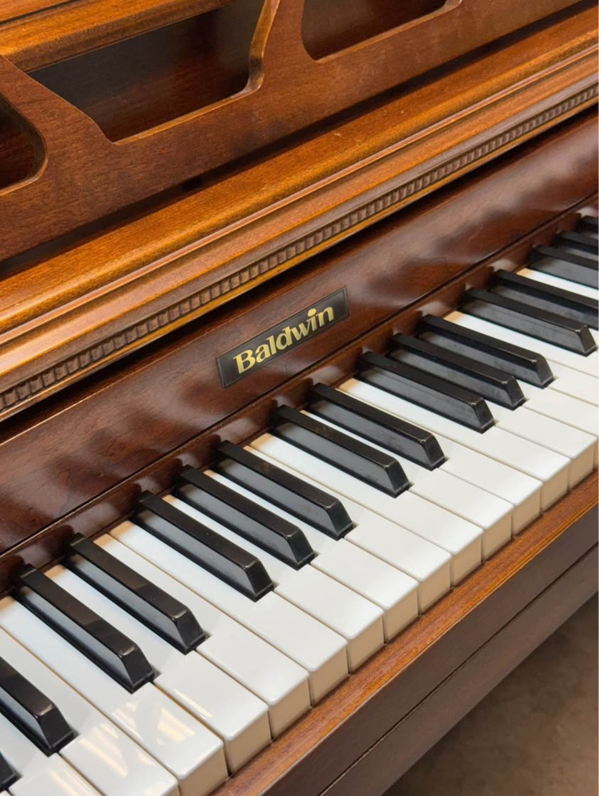 Baldwin nameboard and keyboard close-up