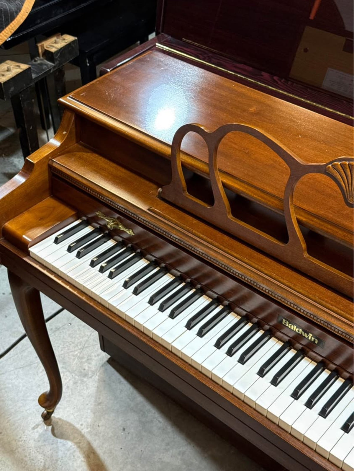 Baldwin Classic keyboard, music desk and curved leg
