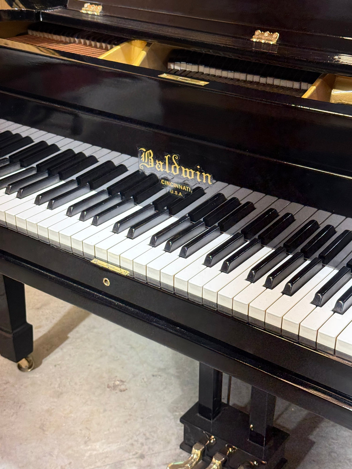 Baldwin Cincinnati USA nameboard and keyboard
