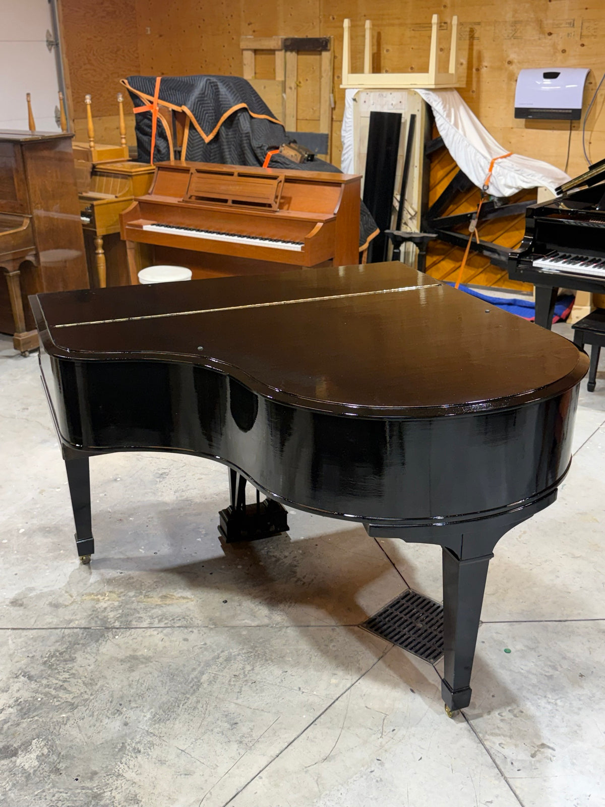 Heintzman grand piano case, side view