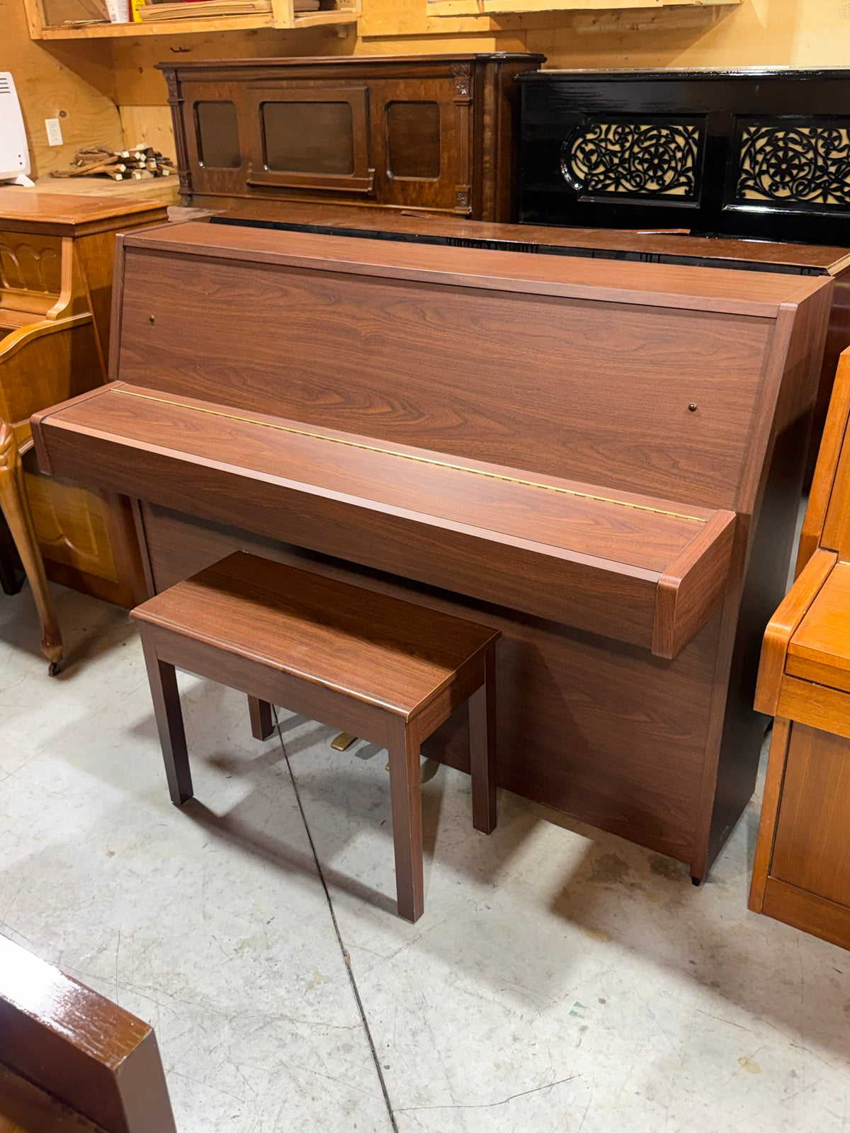 Eterna ER-10 piano by Yamaha with fallboard closed