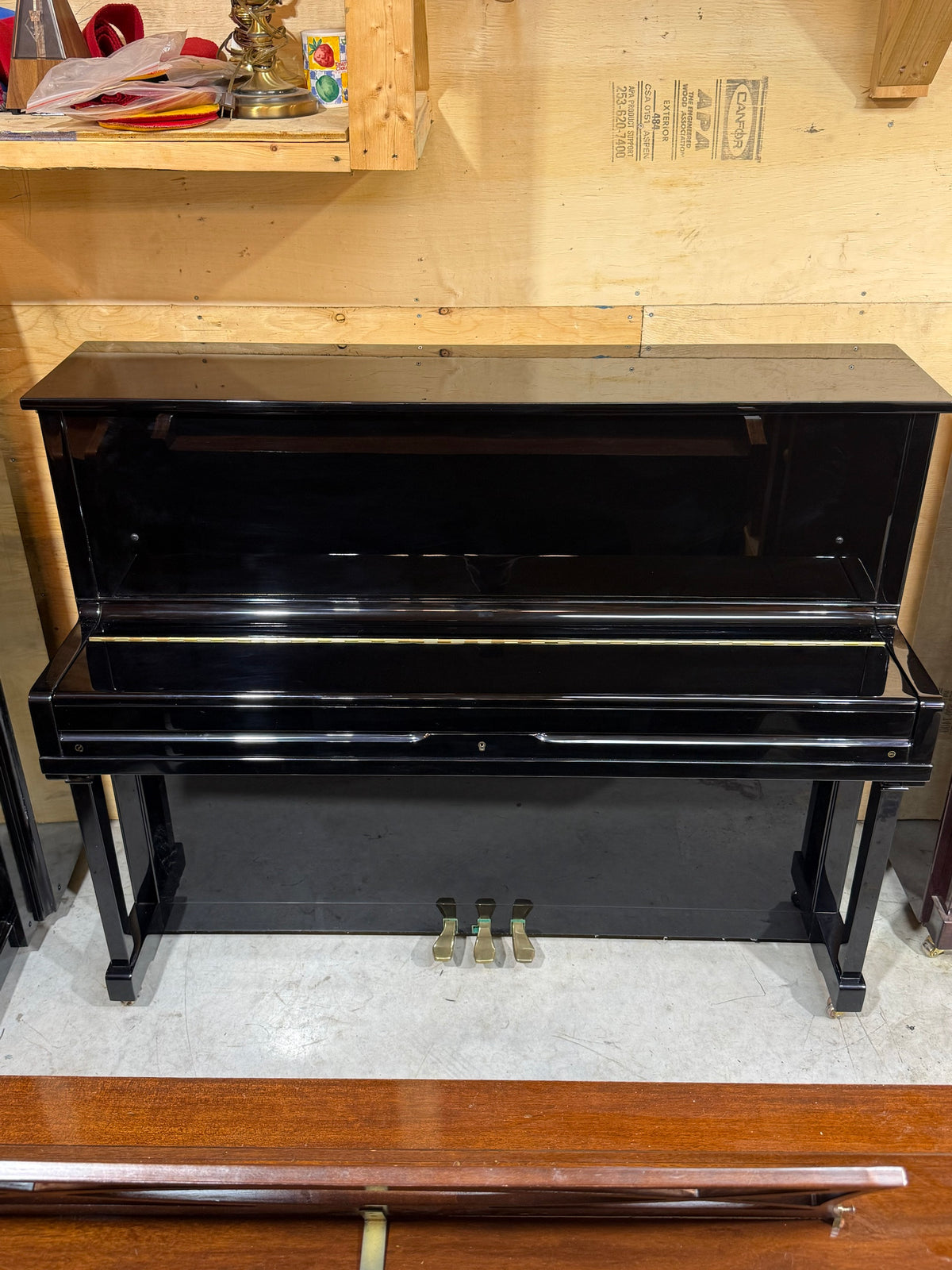 Young Chang E-118 closed, polished ebony